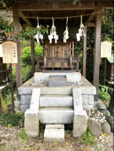 Structure at Mitami shrine, decorated with shide or paper streamers.